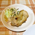 Ajian Kicchin Karau Ma - マライティッカ　牛乳膜とヨーグルトにスパイスを加えてマリネした鶏もも肉を金串に刺し、タンドールで焼いたバーベキューチキン