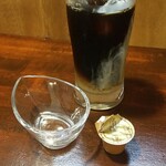 キッチン ブルー グローブ - ミルクを入れます