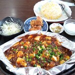 中国家庭料理 香福園 - 日替わり4番 マーボー豆腐あんかけ焼きそば(大盛り)＋半チャーハン(大盛り)＋唐揚げ2個