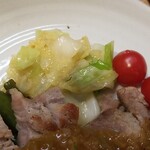 キッチン ブルー グローブ - 備え付け野菜のアップ