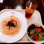 ITALIAN TOMATO Cafe Jr. - 令和5年8月 ランチタイム
                      本日のパスタセット 780円
                      たらこの和風パスタ、野菜サラダ、ピーチティー