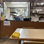 松屋 - カウンター席とキッチン