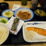 松屋 - 焼鮭定食、牛皿、納豆