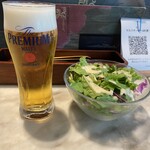 アジアンビストロ Dai - ランチビールとサラダ写真
      
      ランチビールはプレモルだったけど小さくて
      
      テンション下がる。
      
      ランチビール　350円税込