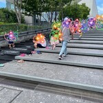 アジアンビストロ Dai - この日もめちゃ暑くって
      
      カスケードにはたくさんの子供たちが行水に来ていた
      
      子供達、めちゃくちゃ楽しそう！
      
      