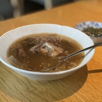 肉亭ふたご iki 新宿店 - 自家製テールスープ