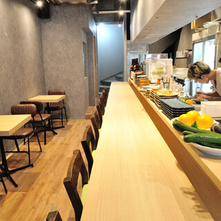 A relaxing modern Japanese space where you can enjoy a relaxing meal.