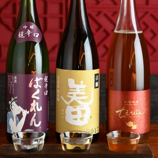 There are always over 24 types of sake selected by the owner!