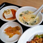 Nixi Shou Wa Xashou - スープは具沢山だし　冷奴も搾菜もそこそこ美味しい