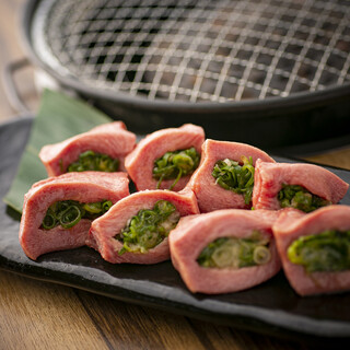 Famous “thick-sliced green onion wrapped tongue” made with soft “tangen”
