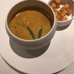 フランス料理 ル・クール - エクルヴィスのビスクとポーチドエッグ