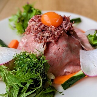 Roast beef made with carefully selected meat and fresh Kamakura vegetables♪