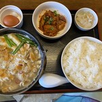 おふくろ亭 - 2023/08/08
      ホル鍋定食 大飯 ニンニク 600円
      ✳︎選べる小鉢は温泉玉子
      ピリ辛あじのチリソース 100円