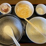 おふくろ亭 - 2023/08/08
      ホル鍋定食 大飯 ニンニク 600円
      ✳︎選べる小鉢は温泉玉子
      ピリ辛あじのチリソース 100円