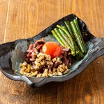 黒毛和牛レアステーキユッケ