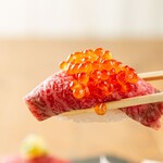 炙り肉寿司いくらのせ