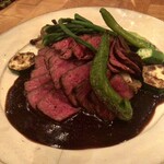 水色食堂 - 宮崎県産牛内もも肉のロースト（塩漬けレモンとフォンドヴォーのソース）