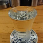 Taishuu Sakaba Bi-Toru - 樽酒 菊正宗一合 税込440円。樽酒独特のこくと深い味わい。