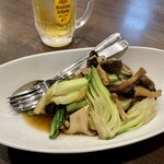 四川 郷土菜 シャンバァロウ - 青梗菜とキノコの薄塩炒め 1050円