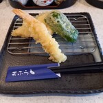 天ぷら倶楽部 - おすすめ定食の一幕目～エビ、白身魚、ピーマン