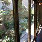 Shougiya - 廊下から見た庭