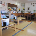 ｱｯﾄﾎｰﾑな感じの店内。