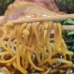 IEKEI KANSAI 王道家直系 我道家 - ラーメン：麺リフト