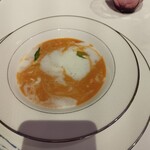 ラ・メール - 伊勢海老のクリームスープ　スープを席で注ぐ。スープの香りがたちのぼり、味わい濃厚。