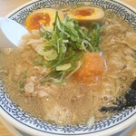 Marugen Ramen - 熟成醤油ラーメン 味玉肉そば 869円(税込)