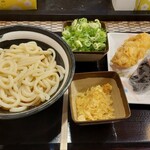 香の川製麺 - 冷やぶっかけうどん鶏天梅おにぎり620円