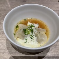 ゴドノフ東京 丸ビル店 - 【Sコース】個人盛り 牛サーロイン
                    のパイ包み焼きが食べれる飲み放題付きプラン
                    ロシア風水餃子 ペリメニ