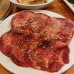 焼肉 近江牛肉店 - タン薄切り・タン厚切り