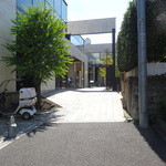 レストラン イリエ ル ジョワイユー - この先にお店があります