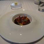 レストラン イリエ ル ジョワイユー - 石川県能登産スズキのポワレ　タンドリースパイスの効いたクワイと白菜のブレゼ　北アルプス天然水のみで仕上げた濃厚な岩手県産黒米のクーリ