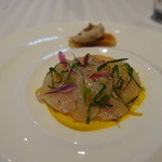 北海道産帆立貝のロザス仕立て フォアグラのタルティーヌ添え　北海道産栗南瓜の冷たいヴルーテ　シェリービネガーの酸味を効かせたサラダ