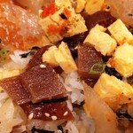 Sushidaitora - マグロ漬けと玉子焼き