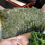 横濱ラーメン あさが家 - 海苔増しは5枚150円。