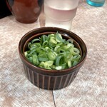 横濱ラーメン あさが家 - 青ネギハーフ100円。