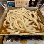 健ちゃん食堂 - 赤みそだれを足してくれて、うどんが煮込みあがった状態。ご飯にバウンド、最強の炭水化物攻撃にノックアウト。