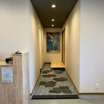 虹鱗 - 奥には個室もあり