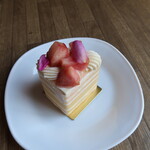 LESS by Gabriele Riva & Kanako Sakakura - VANILLA PEACH SHORTCAKE（桃のショートケーキ）　915円