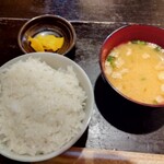 Jidori Yaki Kagari Bi - ご飯(少な目)　味噌汁