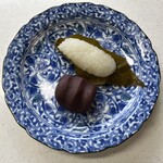 Kotoki kichiaya - 餡と餡なし　餡なしの葉を開いたところ
