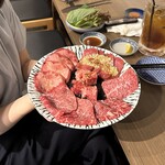 神保焼肉料理店 - 