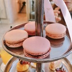 Laduree Salon de the - マカロン（白桃・フランボワーズ）