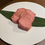 肉のひぐち直営焼肉 安福 - 特製厚切りタン塩