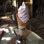 瑞香園 - 「ブルーベリーソフト」300円　　ヨーグルト風味です。