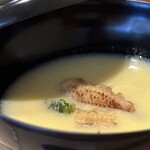 根津 焼鳥 照隅 - ファーストコンタクトで季節を味わえる品を持って来る辺りが、初めて訪れるゲストへのさり気ない挨拶変わりですね！頂けば、確実にコレから頂く品々への期待が高まりますし、期待を決して裏切りません！