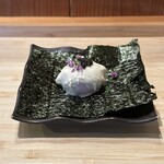 根津 焼鳥 照隅 - 金柑湯葉包み海苔巻き