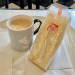 加藤仁と阿部守正の店 - タマゴサンド209円、ホットコーヒー198円